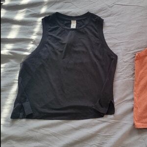 Lululemon cropped black tank